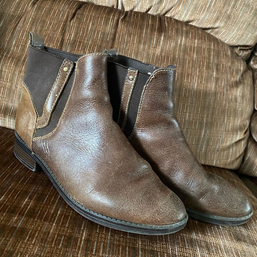 Ladies boots 7.5 gently used